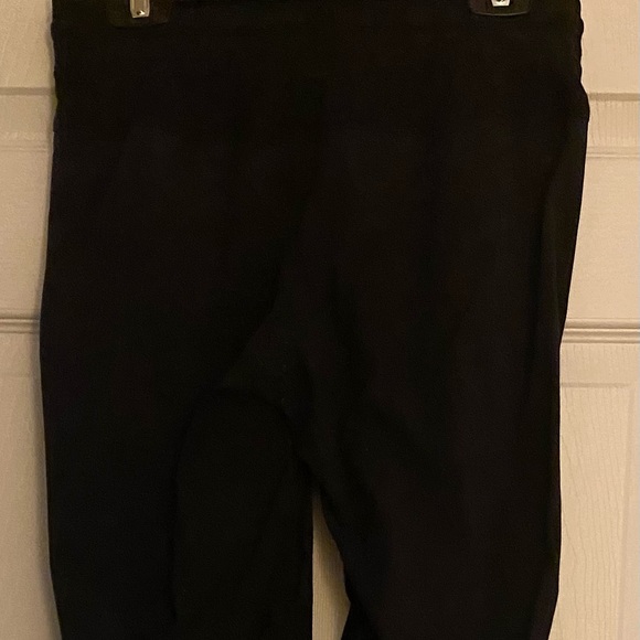 Avviva girls studio pants. Slight piling on set and waistband. Smoke free - Picture 2 of 4